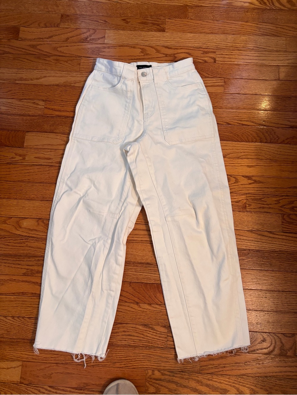 Free Assembly women’s Barrel Leg white Denim large front pockets NWOT Size 4 - Picture 1 of 7